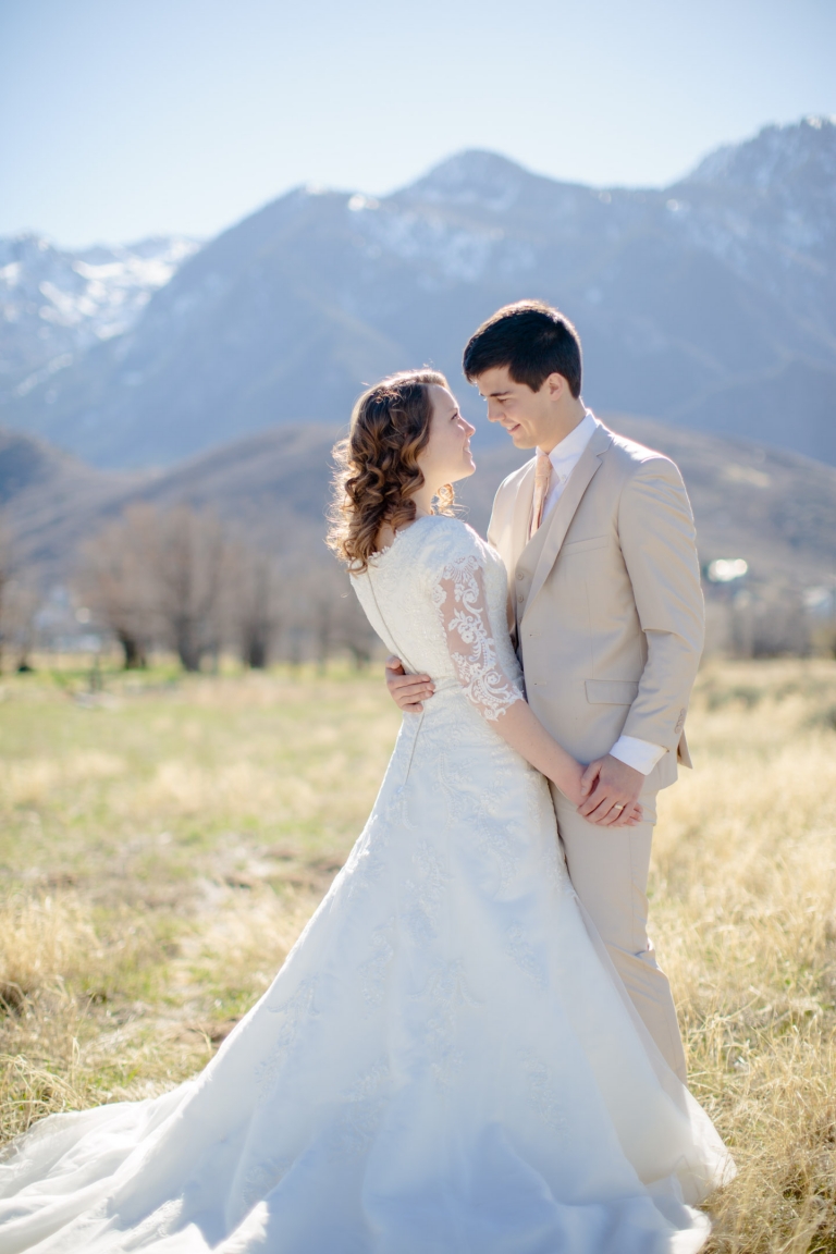 EK-Studios-Utah-Wedding-Photographers-Spring-Bridals-blossoms003-Blog(pp_w768_h1152)