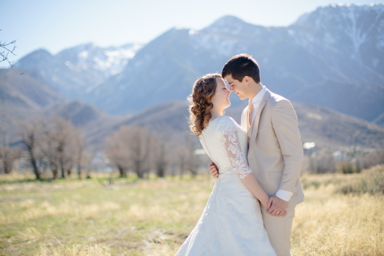 EK-Studios-Utah-Wedding-Photographers-Spring-Bridals-blossoms006-Blog(pp_w768_h512)