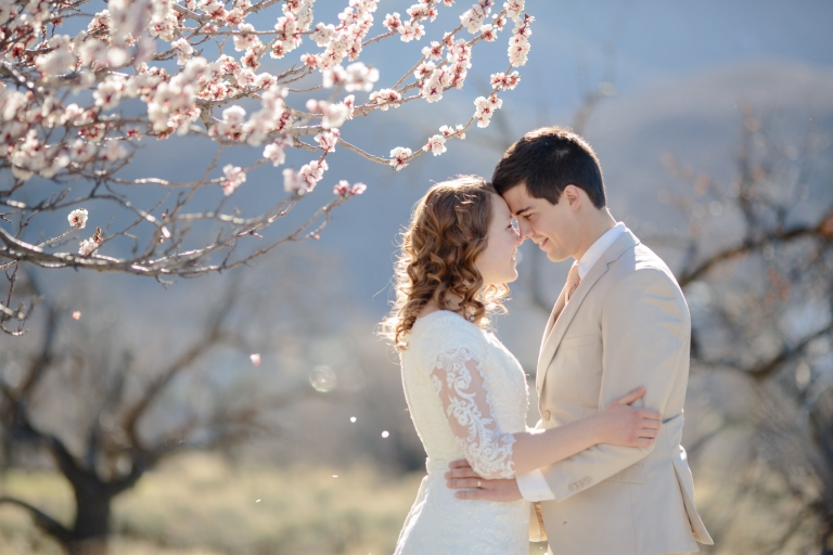 EK-Studios-Utah-Wedding-Photographers-Spring-Bridals-blossoms009-Blog(pp_w768_h512)