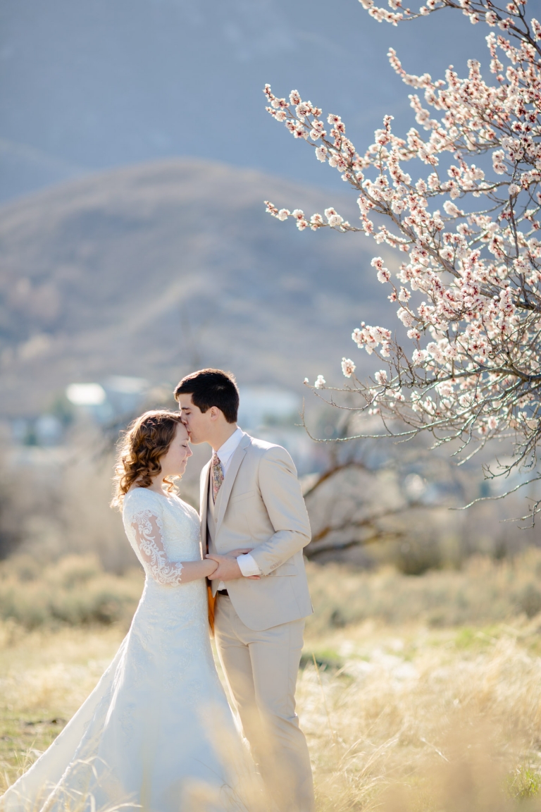 EK-Studios-Utah-Wedding-Photographers-Spring-Bridals-blossoms011-Blog(pp_w768_h1152)