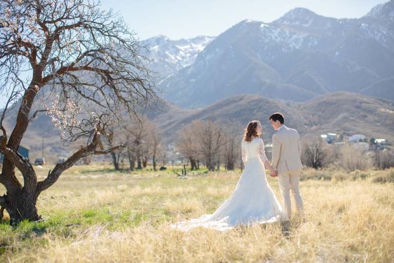 EK-Studios-Utah-Wedding-Photographers-Spring-Bridals-blossoms012-Blog(pp_w768_h512)