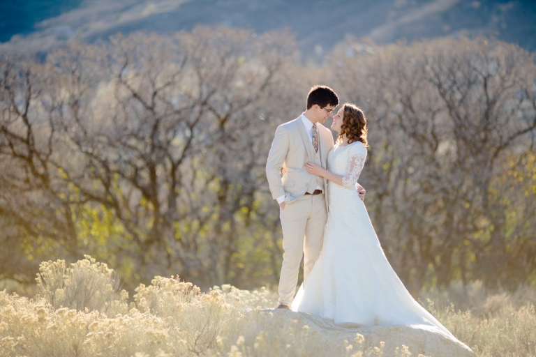 EK-Studios-Utah-Wedding-Photographers-Spring-Bridals-blossoms015-Blog(pp_w768_h512)