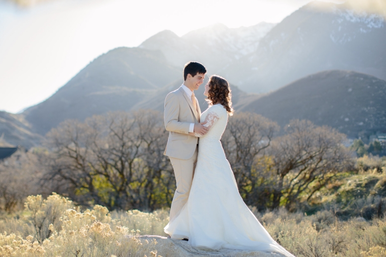EK-Studios-Utah-Wedding-Photographers-Spring-Bridals-blossoms020-Blog(pp_w768_h512)