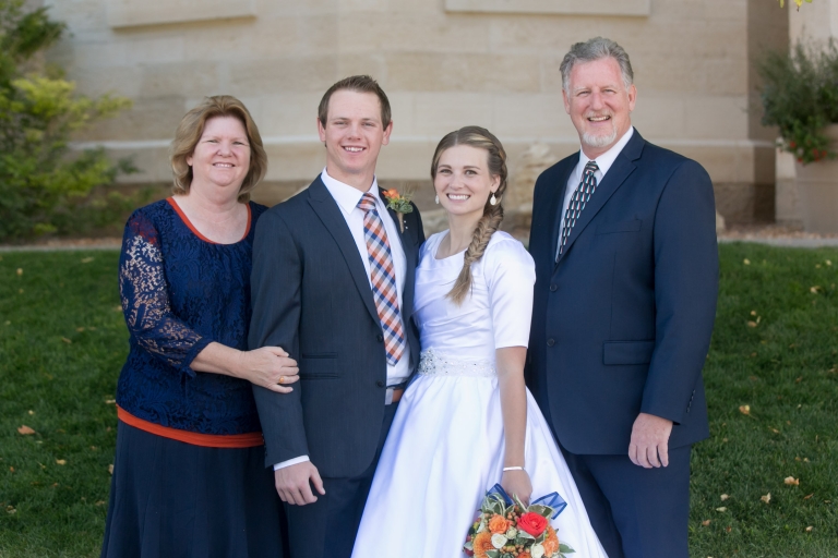 EK-Studios-Utah-Wedding-Photographers-Manti-Temple-Wedding-country-wedding-decorations011-Blog(pp_w768_h512)