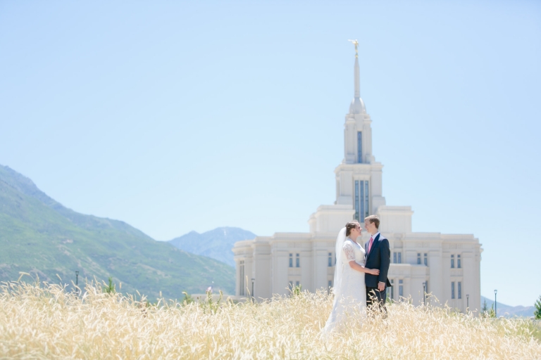 EK-Studios-Utah-Wedding-Photographers-Payson-Temple-Wedding012-Blog(pp_w768_h512)