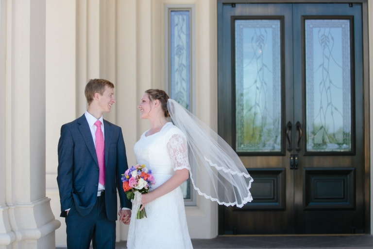 EK-Studios-Utah-Wedding-Photographers-Payson-Temple-Wedding014-Blog(pp_w768_h512)