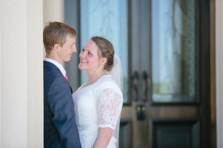 EK-Studios-Utah-Wedding-Photographers-Payson-Temple-Wedding020-Blog(pp_w768_h512)