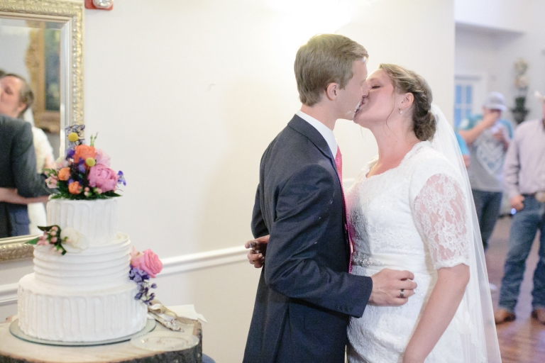 EK-Studios-Utah-Wedding-Photographers-Payson-Temple-Wedding040-Blog(pp_w768_h512)