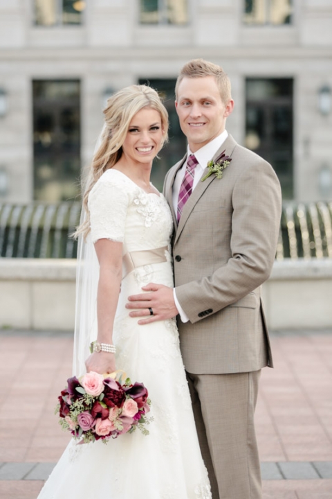 EK-Studios-Utah-Wedding-Photographers-Capitol-building-SLC-Temple-bridals-christmas-lights018-Blog(pp_w480_h720)