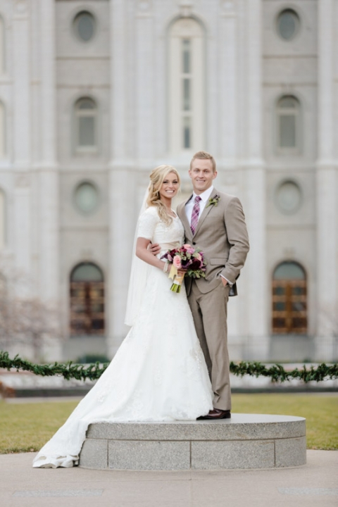 EK-Studios-Utah-Wedding-Photographers-Capitol-building-SLC-Temple-bridals-christmas-lights020-Blog(pp_w480_h720)