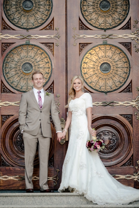 EK-Studios-Utah-Wedding-Photographers-Capitol-building-SLC-Temple-bridals-christmas-lights025-Blog(pp_w480_h720)
