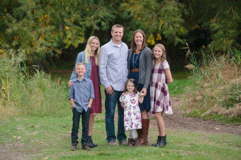 EK-Studios-Utah-Wedding-Photographers-Fall-Family-Photos-outfit-ideas001-Blog(pp_w768_h512)