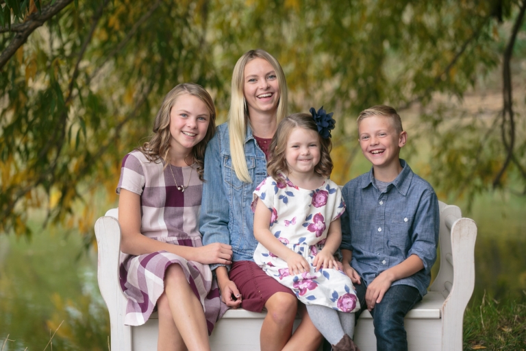 EK-Studios-Utah-Wedding-Photographers-Fall-Family-Photos-outfit-ideas007-Blog(pp_w768_h512)