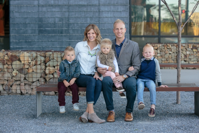 EK-Studios-Utah-Wedding-Photographers-City-Family-Photos-ice-cream-fun-ideas001-Blog(pp_w768_h512)