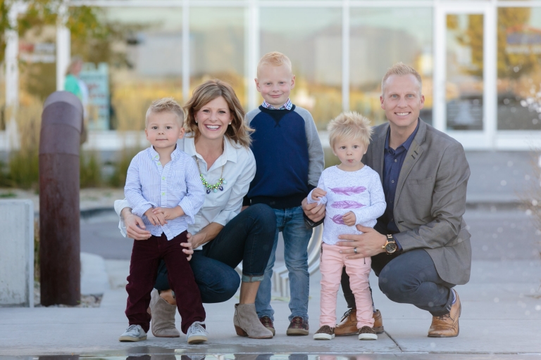 EK-Studios-Utah-Wedding-Photographers-City-Family-Photos-ice-cream-fun-ideas003-Blog(pp_w768_h512)