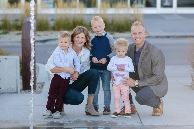 EK-Studios-Utah-Wedding-Photographers-City-Family-Photos-ice-cream-fun-ideas009-Blog(pp_w768_h512)