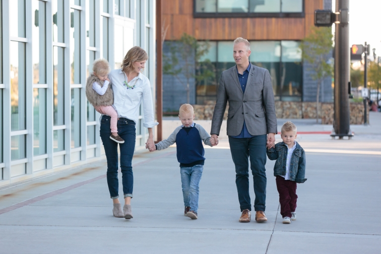 EK-Studios-Utah-Wedding-Photographers-City-Family-Photos-ice-cream-fun-ideas013-Blog(pp_w768_h512)
