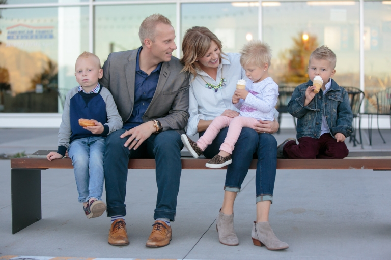 EK-Studios-Utah-Wedding-Photographers-City-Family-Photos-ice-cream-fun-ideas015-Blog(pp_w768_h512)