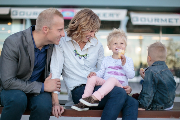 EK-Studios-Utah-Wedding-Photographers-City-Family-Photos-ice-cream-fun-ideas017-Blog(pp_w768_h512)