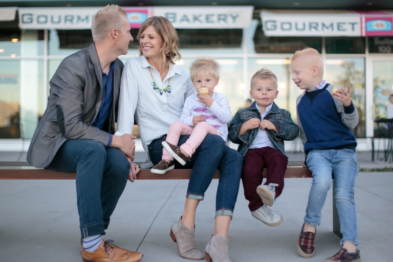 EK-Studios-Utah-Wedding-Photographers-City-Family-Photos-ice-cream-fun-ideas019-Blog(pp_w768_h512)