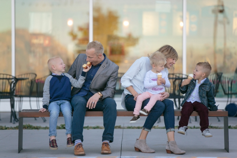 EK-Studios-Utah-Wedding-Photographers-City-Family-Photos-ice-cream-fun-ideas021-Blog(pp_w768_h512)