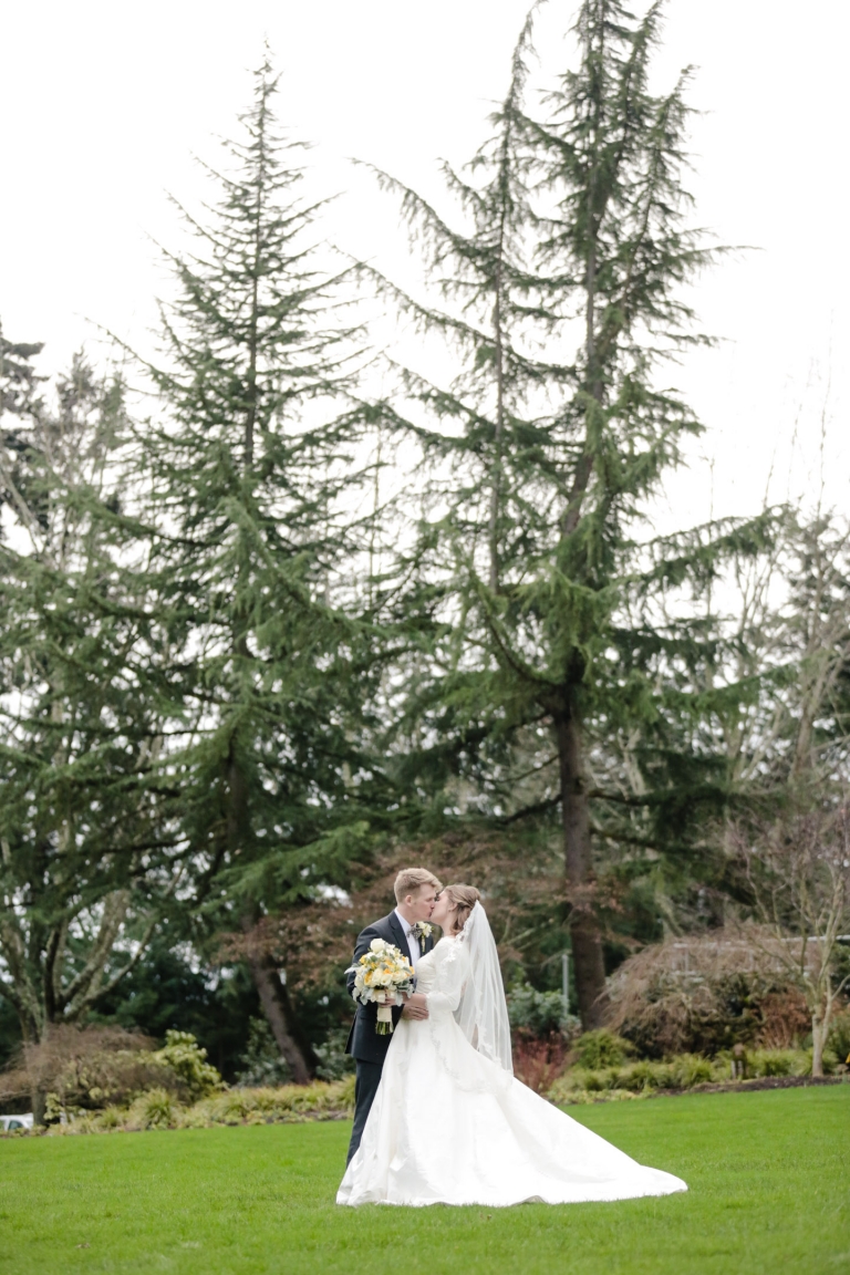 EK-Studios-Utah-Wedding-Photographers-Seattle-Temple-wedding-lds031-Blog(pp_w768_h1152)