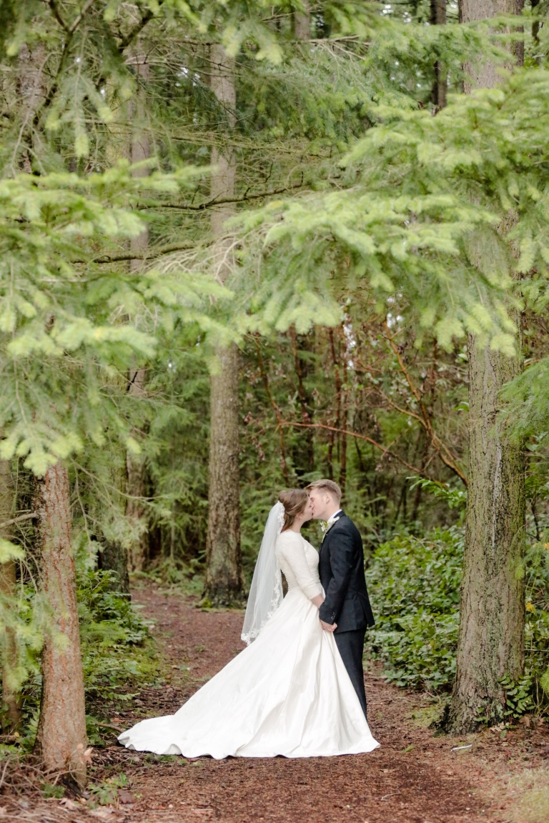 EK-Studios-Utah-Wedding-Photographers-Seattle-Temple-wedding-lds040-Blog(pp_w768_h1152)
