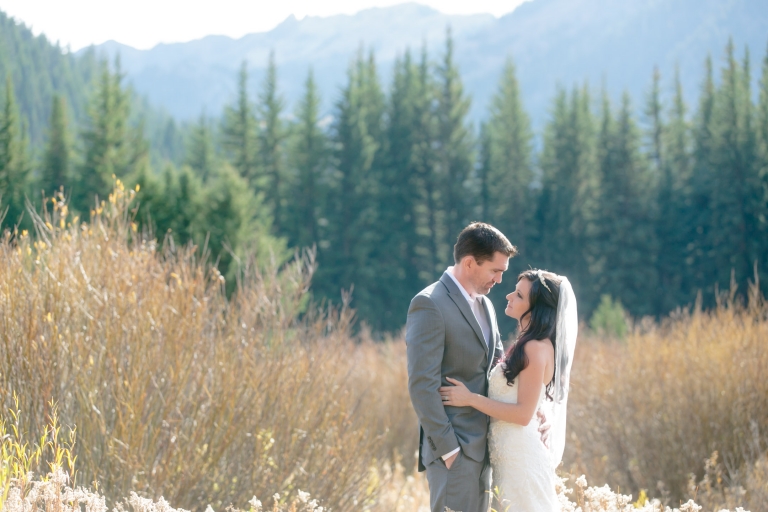 EK-Studios-Utah-Wedding-Photographers-Small-wedding-in-the-mountians-Utah002-Blog(pp_w768_h512)