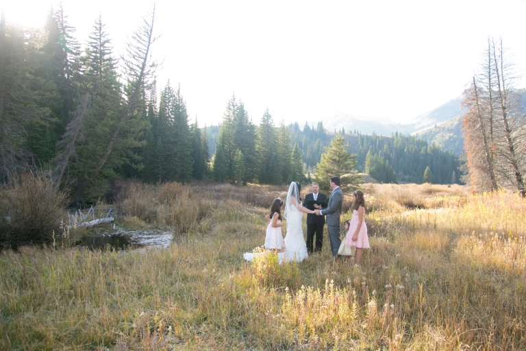 EK-Studios-Utah-Wedding-Photographers-Small-wedding-in-the-mountians-Utah020-Blog(pp_w768_h512)