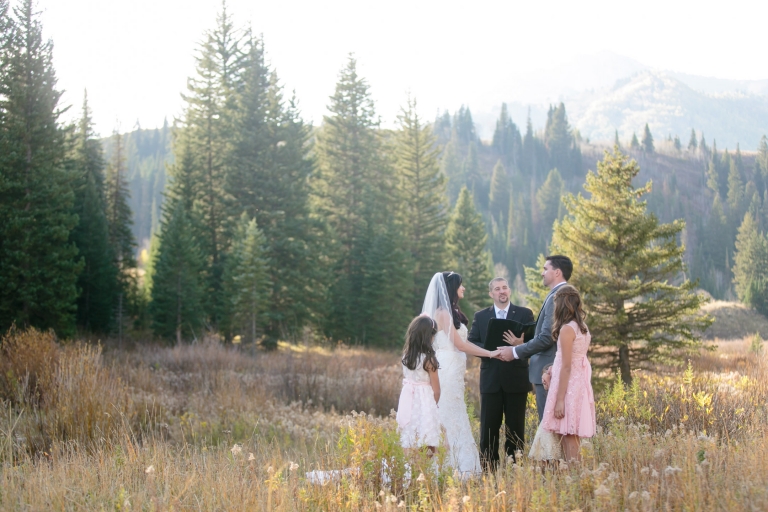 EK-Studios-Utah-Wedding-Photographers-Small-wedding-in-the-mountians-Utah025-Blog(pp_w768_h512)