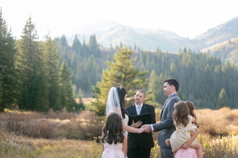 EK-Studios-Utah-Wedding-Photographers-Small-wedding-in-the-mountians-Utah027-Blog(pp_w768_h512)