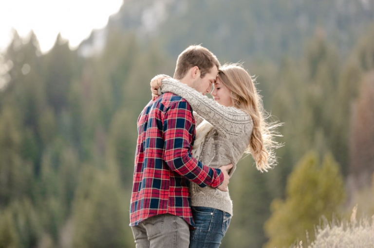 EK-Studios-Utah-Wedding-Photographers-Engagements-in-the-mountain-pines014-Blog(pp_w768_h511)
