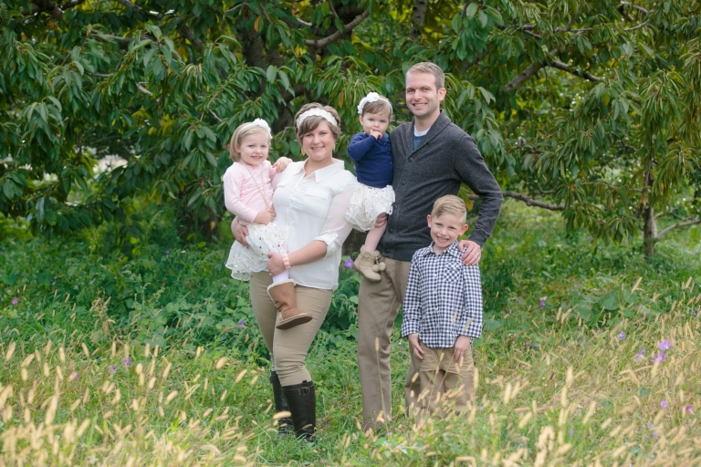 EK-Studios-Utah-Wedding-Photographers-cute-Family-photos-orchard006-Blog(pp_w768_h512)