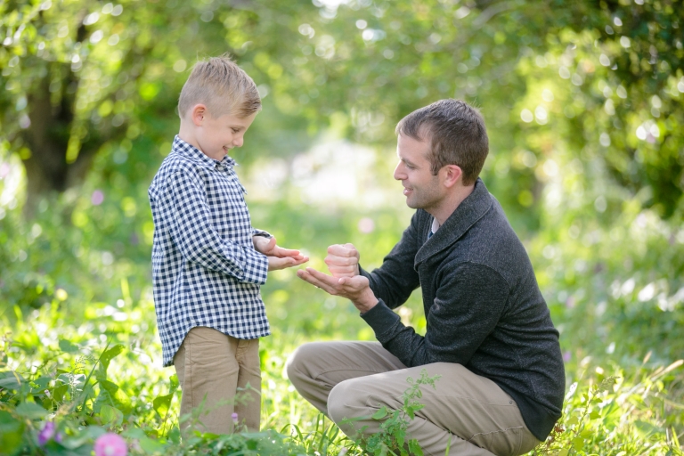 EK-Studios-Utah-Wedding-Photographers-cute-Family-photos-orchard014-Blog(pp_w768_h512)