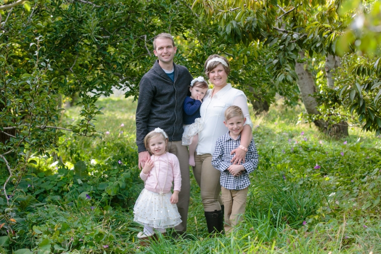EK-Studios-Utah-Wedding-Photographers-cute-Family-photos-orchard015-Blog(pp_w768_h512)