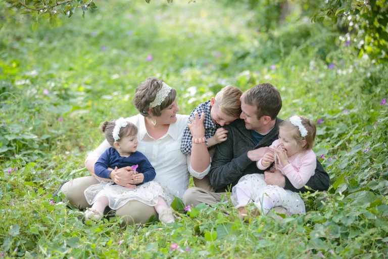 EK-Studios-Utah-Wedding-Photographers-cute-Family-photos-orchard018-Blog(pp_w768_h512)