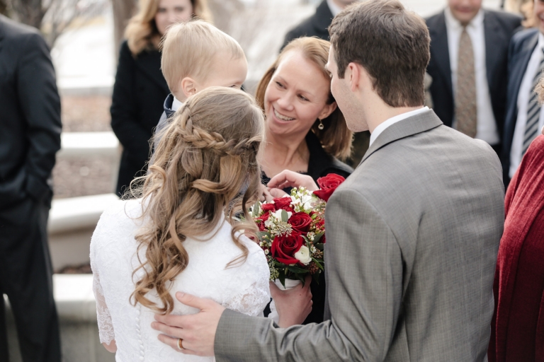 EK-Studios-Utah-Wedding-Photographers-Timpanogos-Temple-Wedding-winter006-Blog(pp_w768_h512)