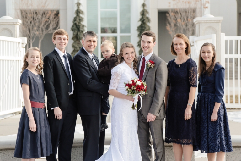 EK-Studios-Utah-Wedding-Photographers-Timpanogos-Temple-Wedding-winter008-Blog(pp_w768_h512)