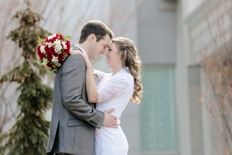 EK-Studios-Utah-Wedding-Photographers-Timpanogos-Temple-Wedding-winter010-Blog(pp_w768_h512)