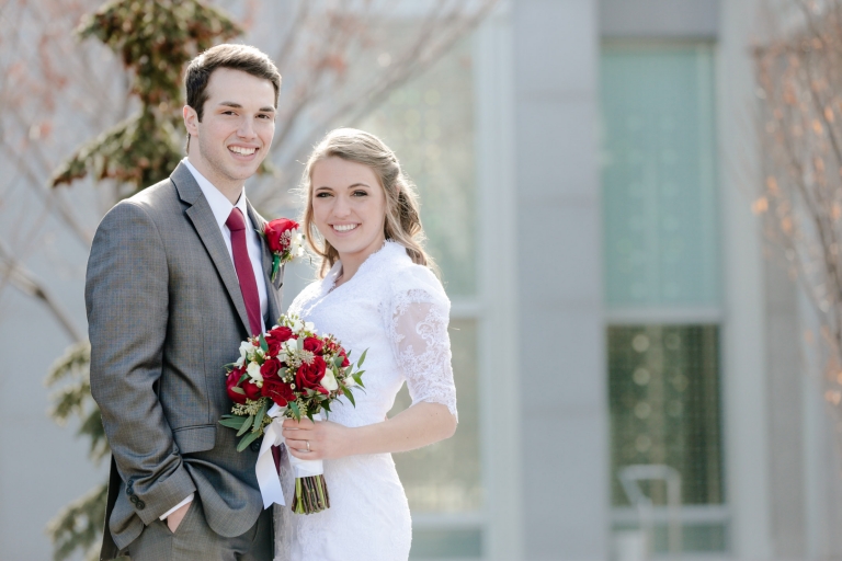 EK-Studios-Utah-Wedding-Photographers-Timpanogos-Temple-Wedding-winter012-Blog(pp_w768_h512)