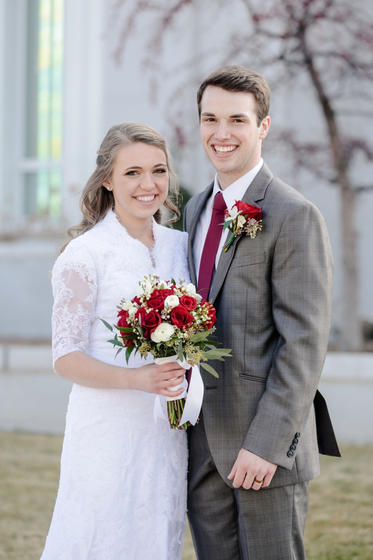 EK-Studios-Utah-Wedding-Photographers-Timpanogos-Temple-Wedding-winter015-Blog(pp_w768_h1152)