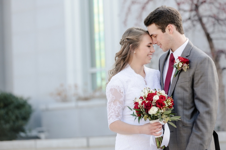 EK-Studios-Utah-Wedding-Photographers-Timpanogos-Temple-Wedding-winter017-Blog(pp_w768_h512)