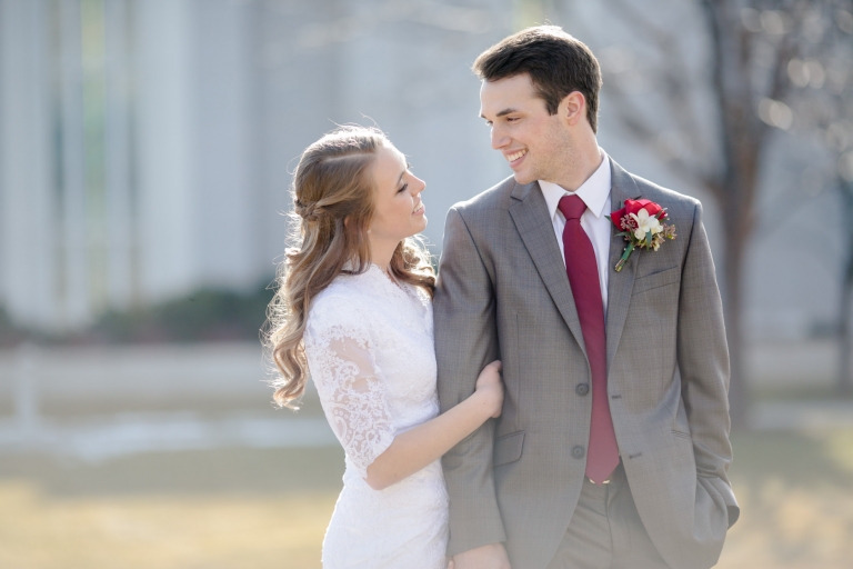 EK-Studios-Utah-Wedding-Photographers-Timpanogos-Temple-Wedding-winter025-Blog(pp_w768_h512)