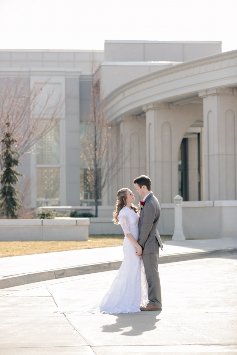 EK-Studios-Utah-Wedding-Photographers-Timpanogos-Temple-Wedding-winter027-Blog(pp_w768_h1152)