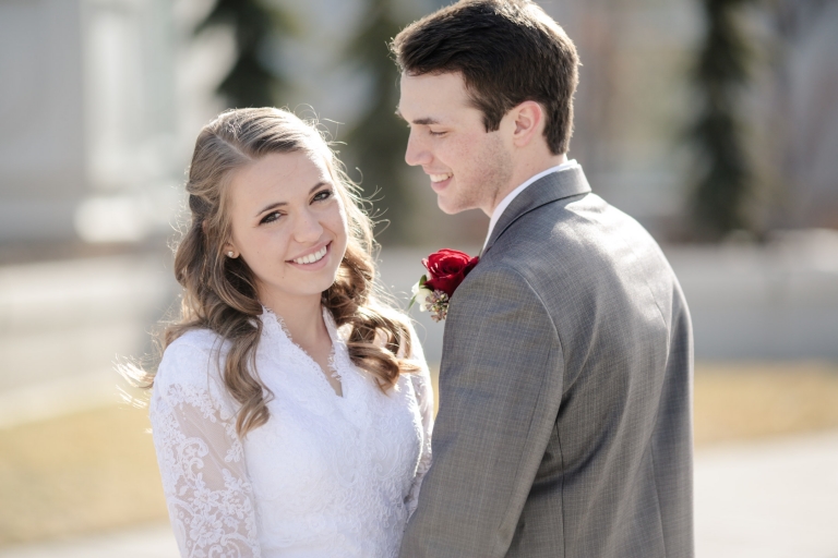EK-Studios-Utah-Wedding-Photographers-Timpanogos-Temple-Wedding-winter028-Blog(pp_w768_h512)