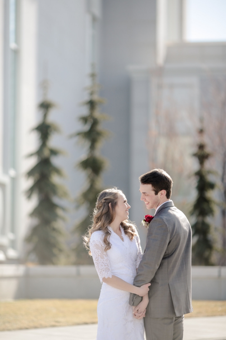 EK-Studios-Utah-Wedding-Photographers-Timpanogos-Temple-Wedding-winter029-Blog(pp_w768_h1152)