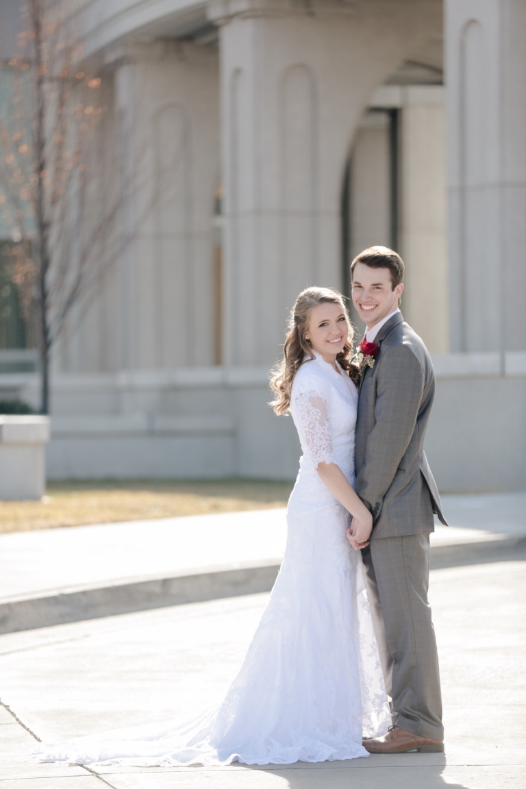 EK-Studios-Utah-Wedding-Photographers-Timpanogos-Temple-Wedding-winter030-Blog(pp_w768_h1152)