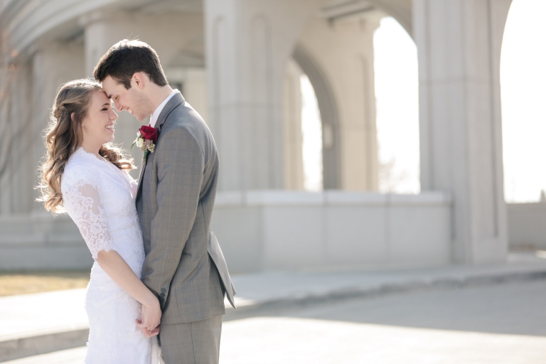 EK-Studios-Utah-Wedding-Photographers-Timpanogos-Temple-Wedding-winter031-Blog(pp_w768_h512)