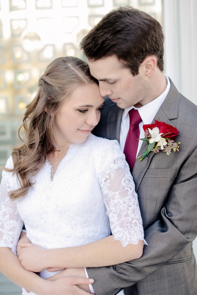EK-Studios-Utah-Wedding-Photographers-Timpanogos-Temple-Wedding-winter032-Blog(pp_w768_h1152)