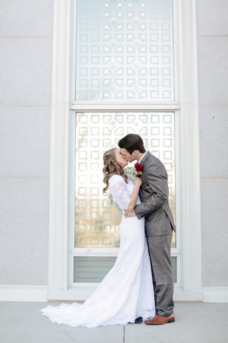 EK-Studios-Utah-Wedding-Photographers-Timpanogos-Temple-Wedding-winter033-Blog(pp_w768_h1152)